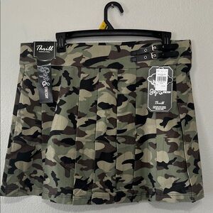 Thrill Women's Camo Mini Skirt 3XL Tactical Chic Y2K Inspired Grunge Stretch
